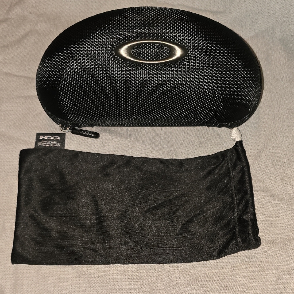 Oakley Black Textured Sunglasses Case with Pouch